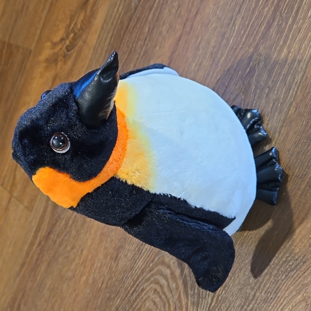 SEAWORLD PENGUIN PLUSH.  #6159